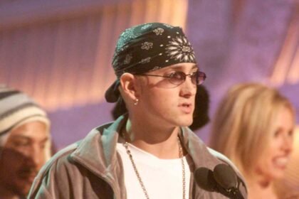 Eminem in 2001 award ceremony
