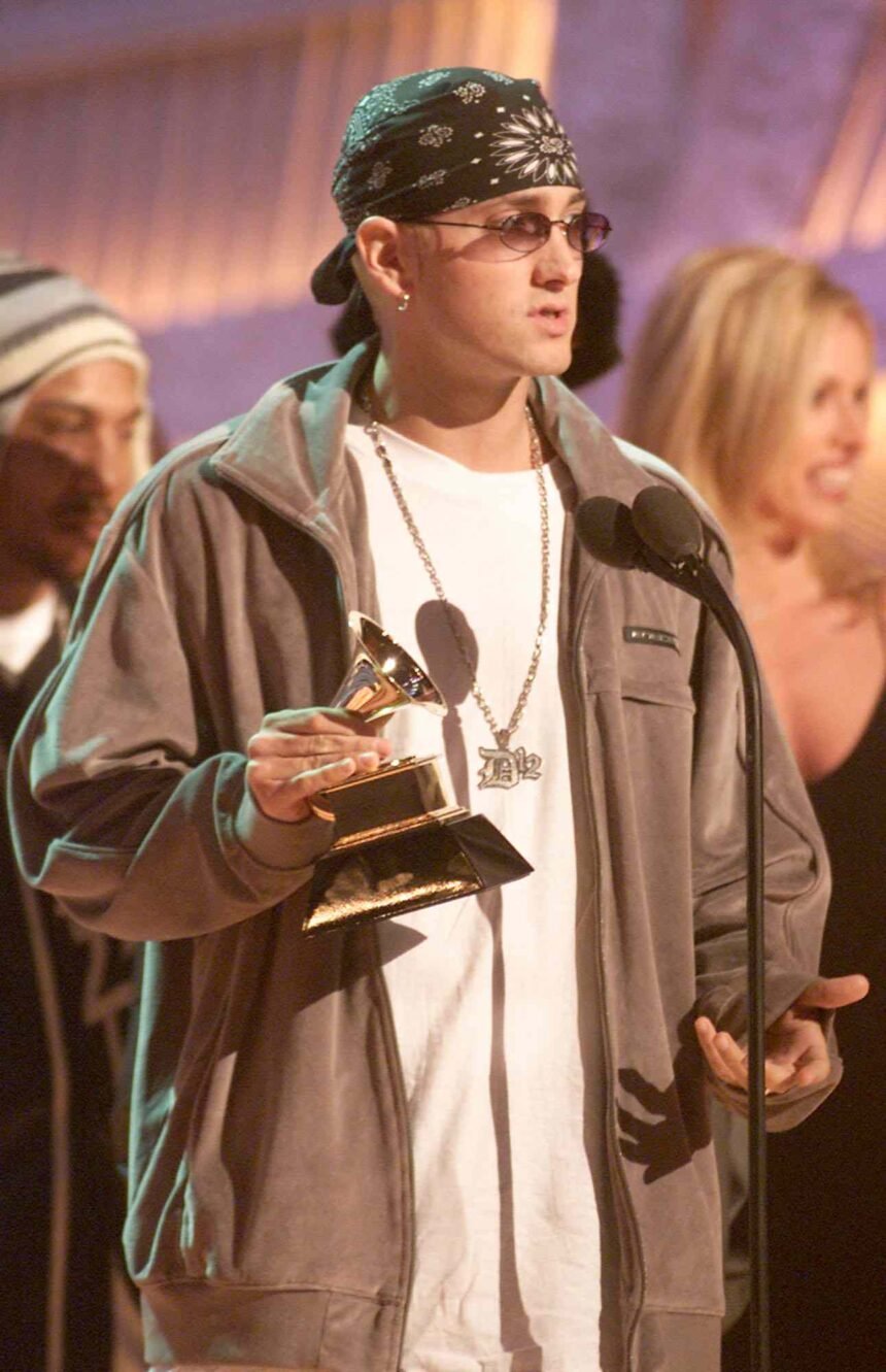 Eminem in 2001 award ceremony