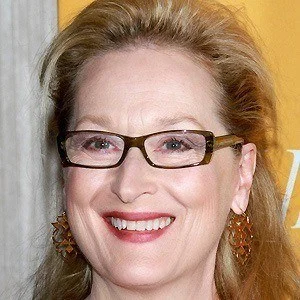 Movie actress Meryl Streep smiling at a red carpet event.