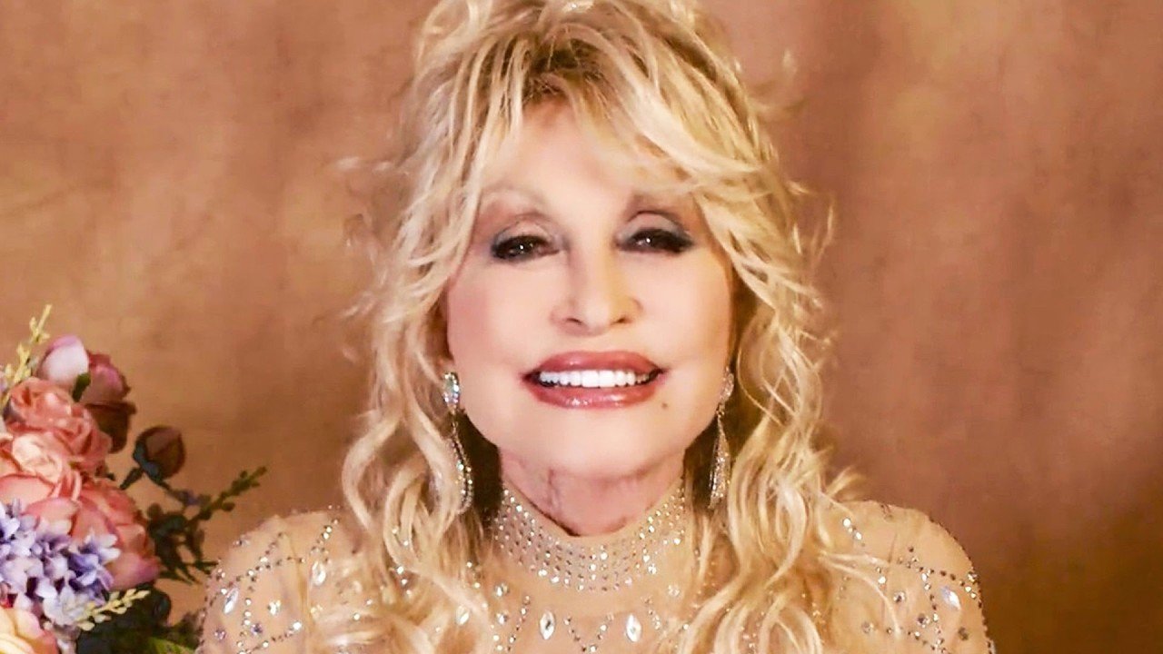 Dolly Parton - Dolly Parton Biography: Age, Early Life, Hits, Family, and Life Story