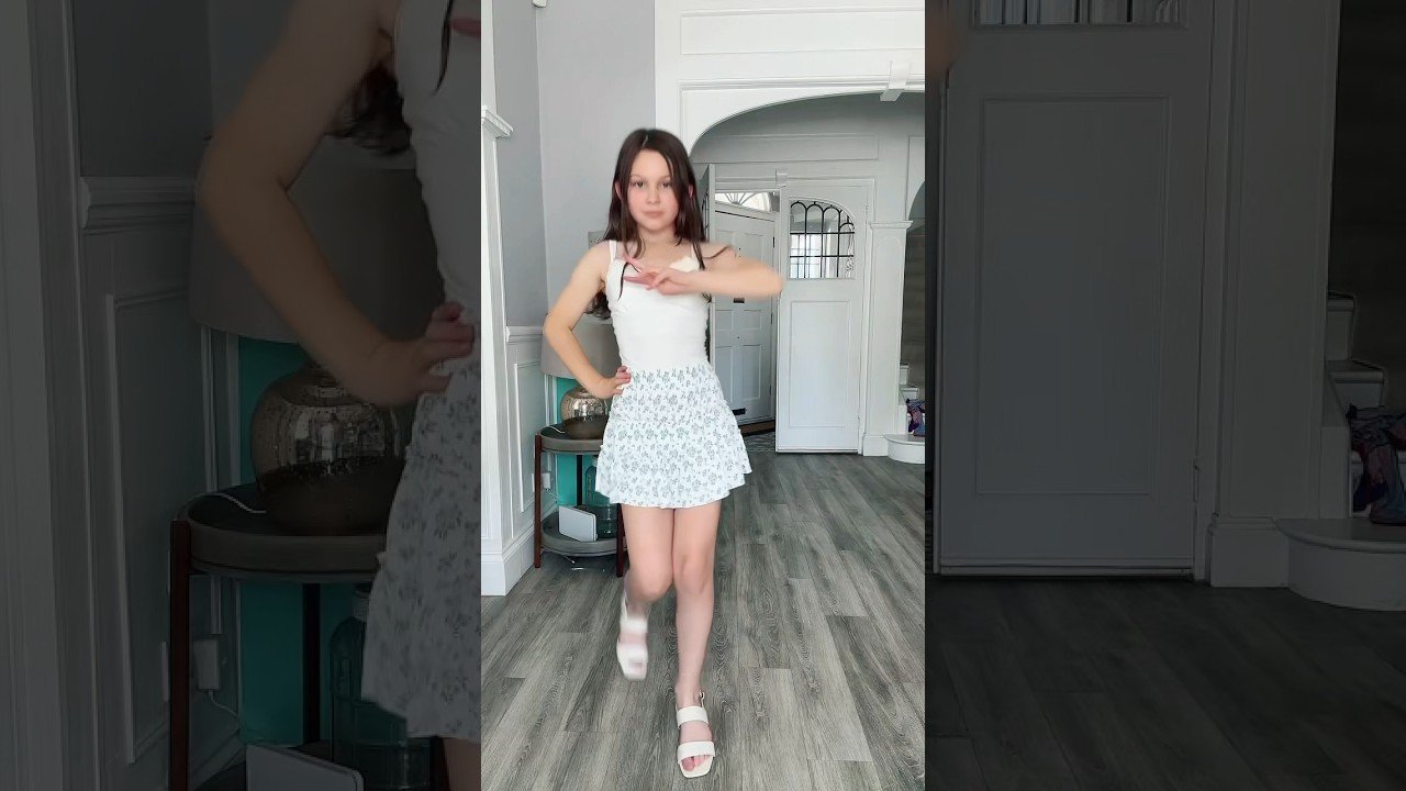 Emilia Saccone-Joly - Emilia Saccone-Joly Biography: Age, YouTube Fame, Family, and Bio