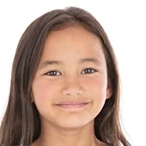 Kaylee Hottle smiling for a movie premiere photo