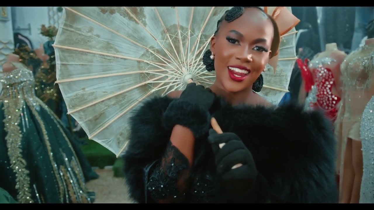 Winnie Wa Mummy performing in the music video for My Man