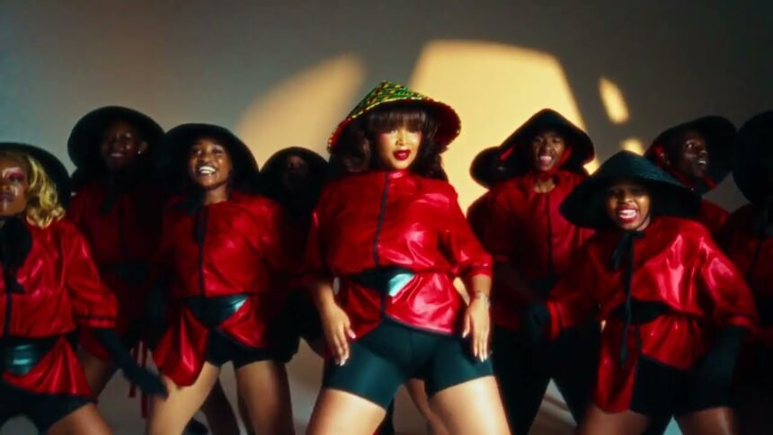 MaWhoo, Sami'Kay and MSA in the official music video for Nam Angeke