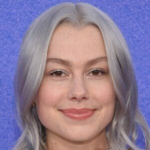 Phoebe Bridgers smiling at a red carpet event.