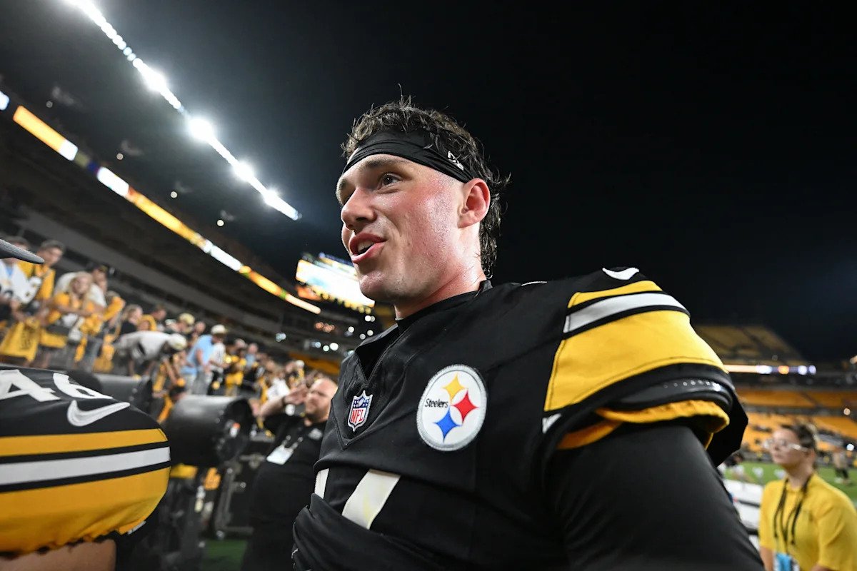 Pittsburgh Steelers rookie quarterback Drew Allar passing during preseason victory against Packers