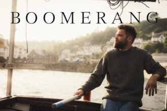 Passenger performing in the Boomerang official music video