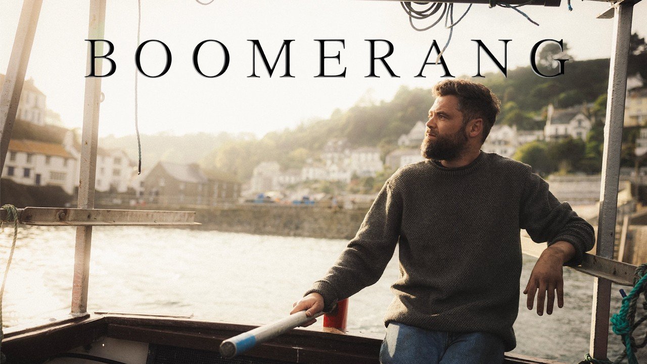 Passenger performing in the Boomerang official music video