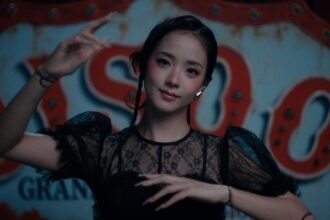 JISOO performing in the official CLICK music video