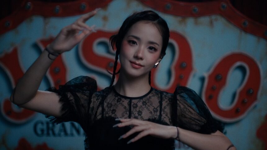 JISOO performing in the official CLICK music video