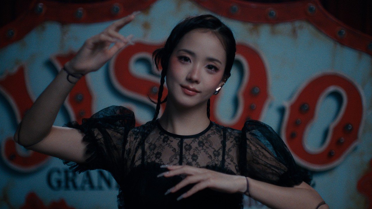 JISOO performing in the official CLICK music video