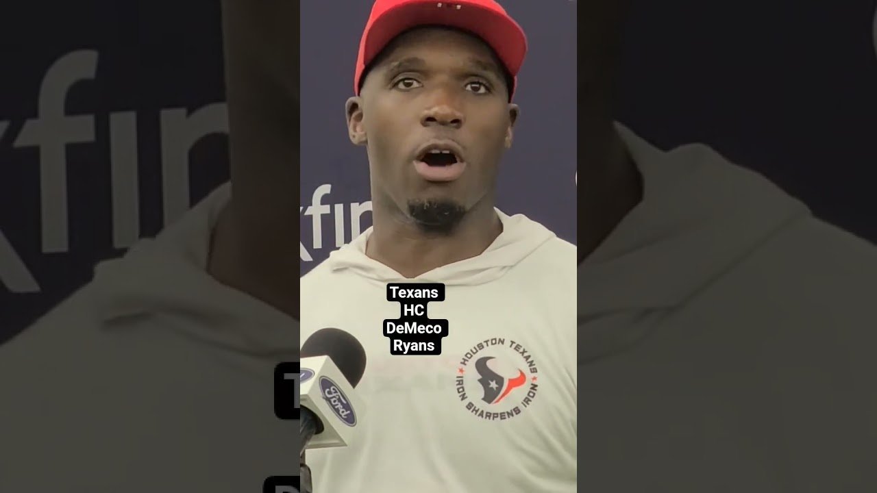DeMeco Ryans on Sideline - Houston Texans Offense Struggles in Home Loss to Cincinnati Bengals 20-6