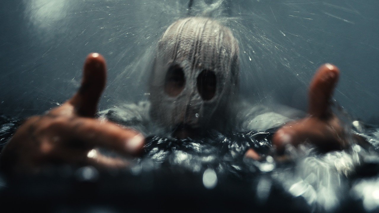 Yeat performing in the EARNËD IT official music video.