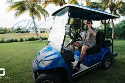 Colombian urban music artist BLESSD in the official video for ELLA.