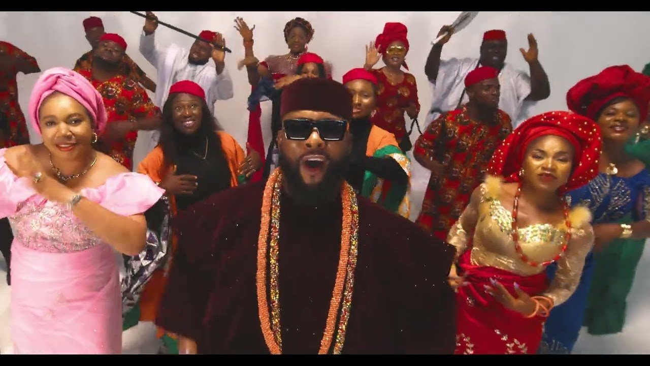 David Jones David in a royal ensemble in the EZE YOYO music video