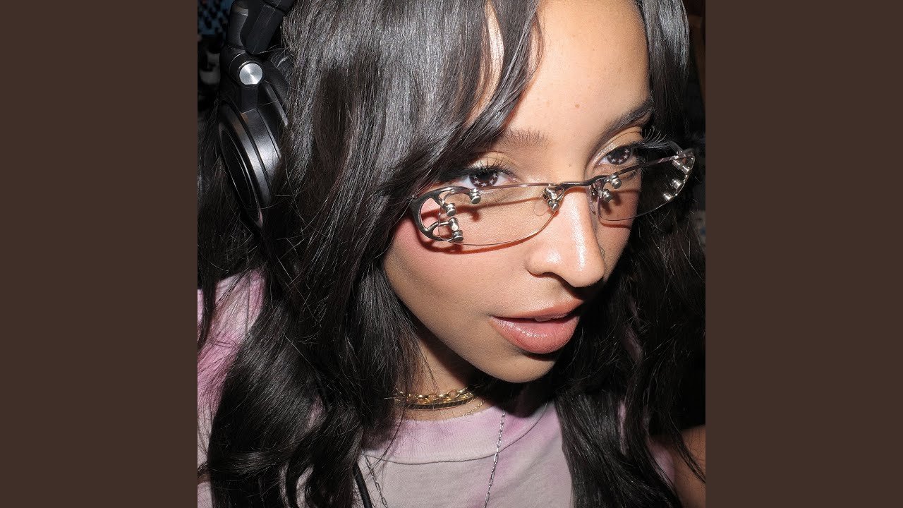 Tinashe performing her song I’d Rather Be Alone