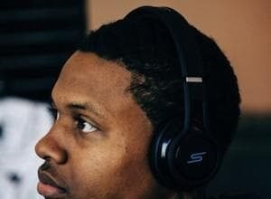 Lil Durk posing for a photo portrait