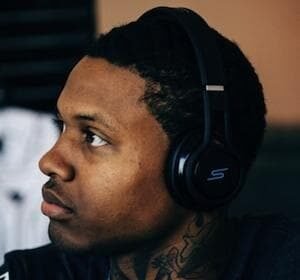 Lil Durk posing for a photo portrait