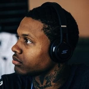 Lil Durk posing for a photo portrait