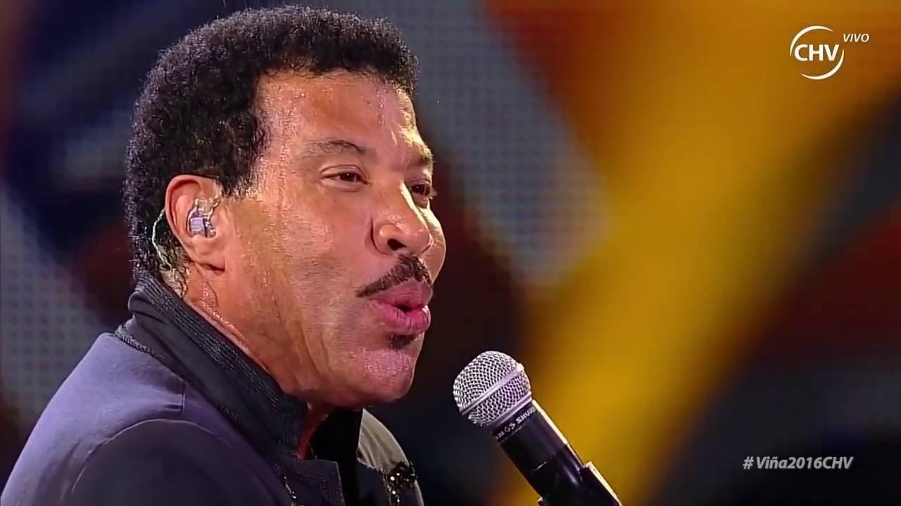Lionel Richie Performing Live - Lionel Richie Hospitalised Following Performance in St. Louis