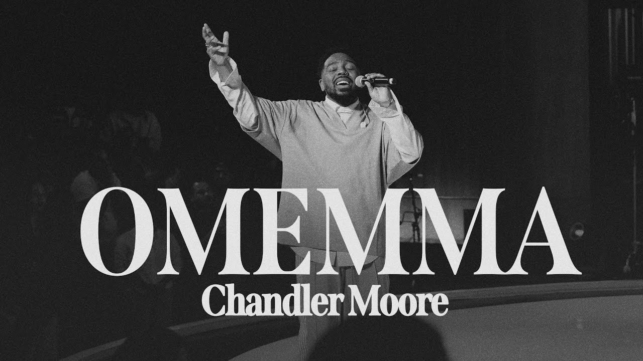 Chandler Moore singing live on stage during his Omemma performance in Los Angeles.