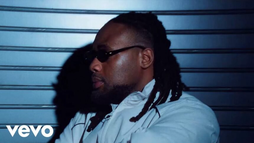 BNXN performing in the official music video for Online.