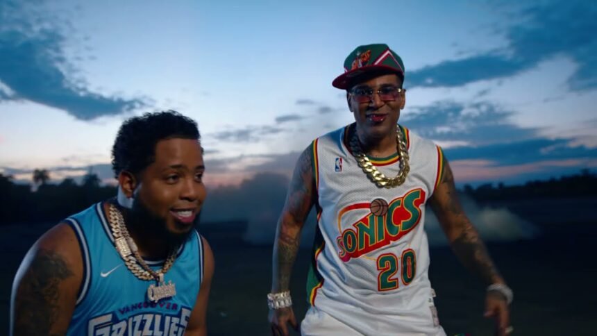 Chimbala and Omega performing together in the Se Me Nota music video