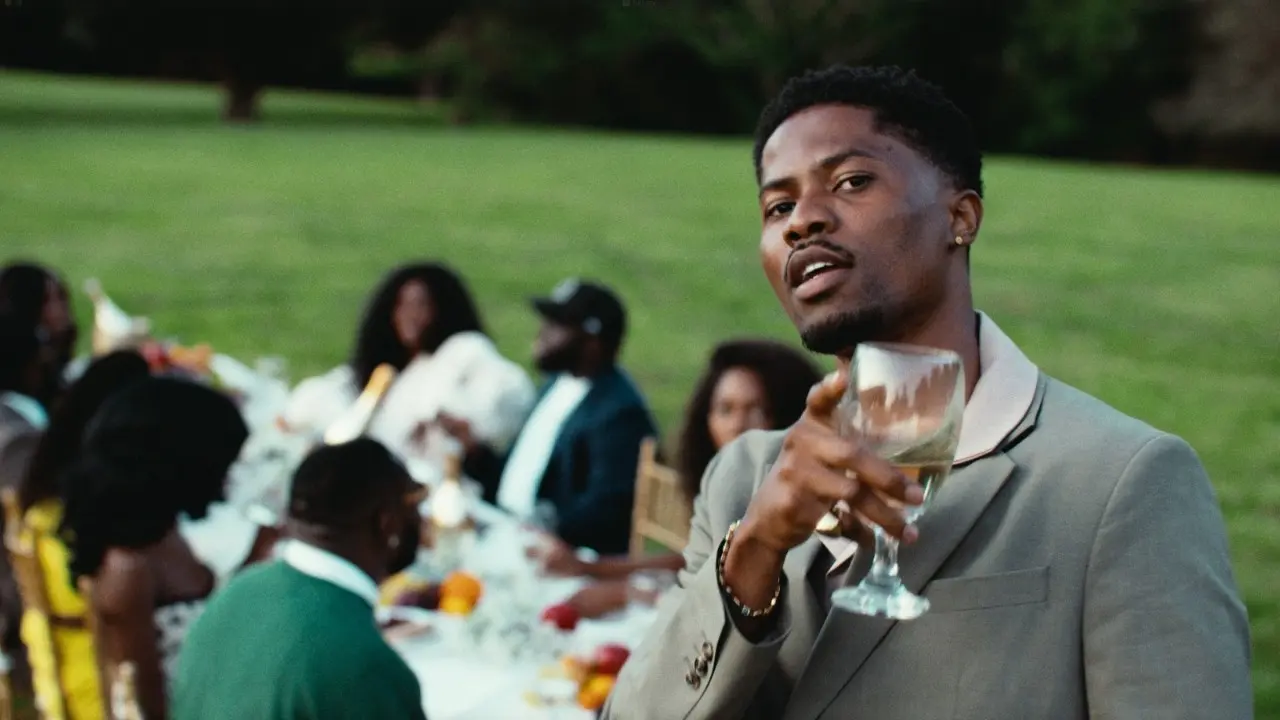 Kwesi Arthur performing in the Yawa Hosanna official music video