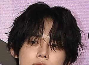 K-pop singer Yeonjun posing for a portrait.