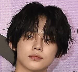 K-pop singer Yeonjun posing for a portrait.