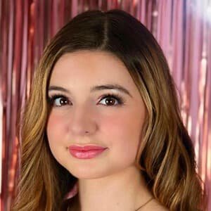 Brianna Mizura portrait photo